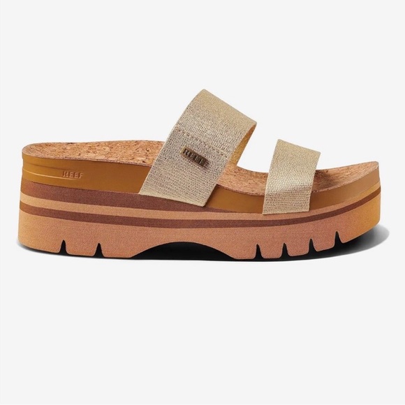 NWOT Reef Cusion Vista Higher Women's Platform Sandals in Gold - Picture 2 of 9